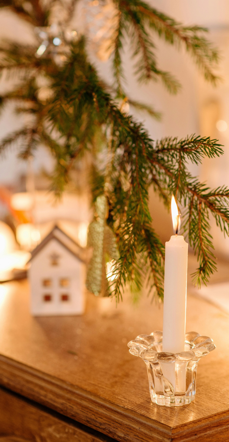 15 Christmas Coffee Table Decor Ideas You will Love