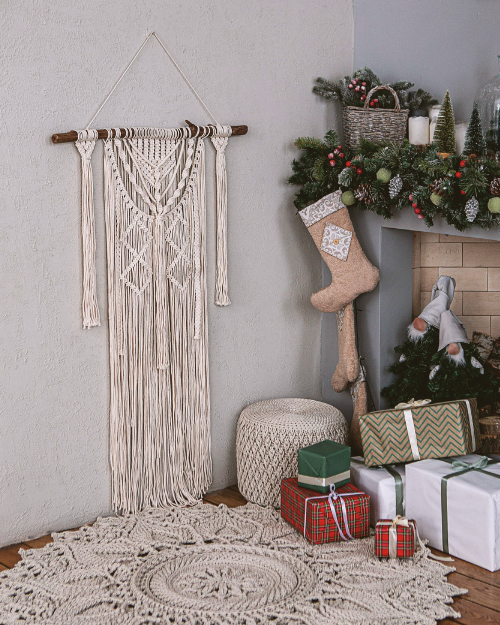 DIY christmas mantel decor