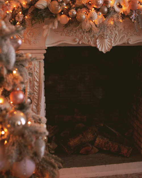 Elegant christmas mantel decor