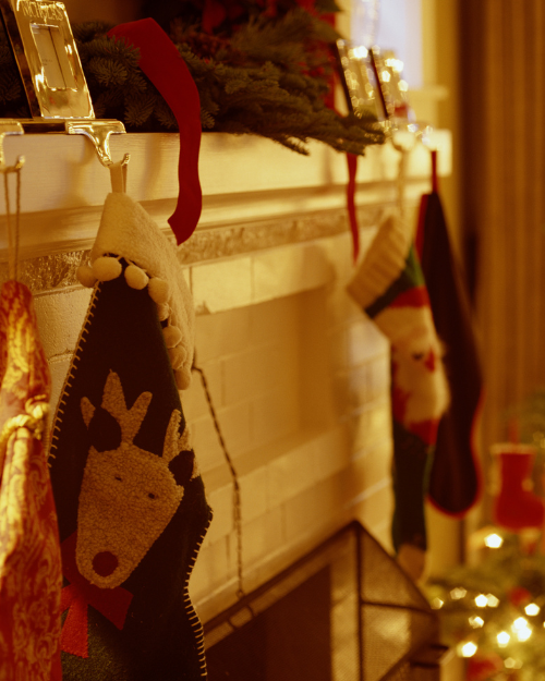 christmas mantel with stockings