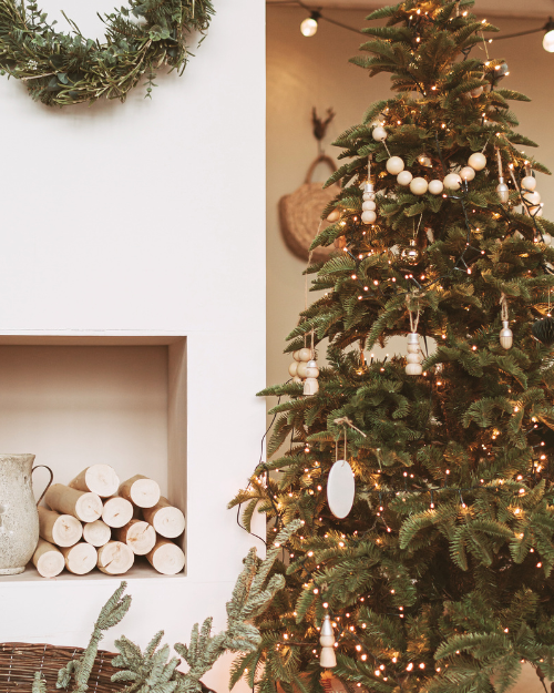 simple wooden christmas decor