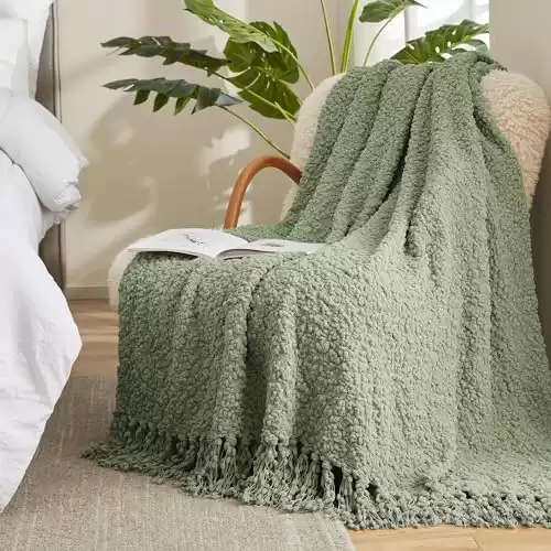 Amélie Home Textured Mulberry Throw Blanket Handmade with Tassels Chunky Soft Fluffy Knit Throw Blankets Woven Luxury Farmhouse Throws for Couch Sofa Bed (Sage Green, 50 x 60)