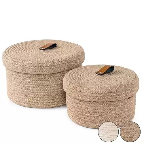 DENJA & CO Round Baskets with Lids - Set of 2 Decorative Jute Baskets with Lids for Organizing - Natural Jute Rope Lidded Baskets with Genuine Leather Tabs - Storage Baskets with Lids