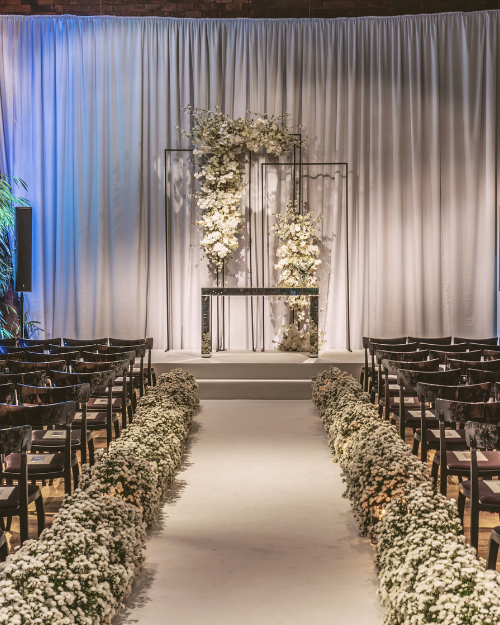 winter wedding aisle