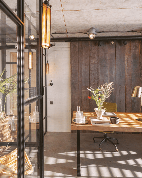 wooden desk aesthetic